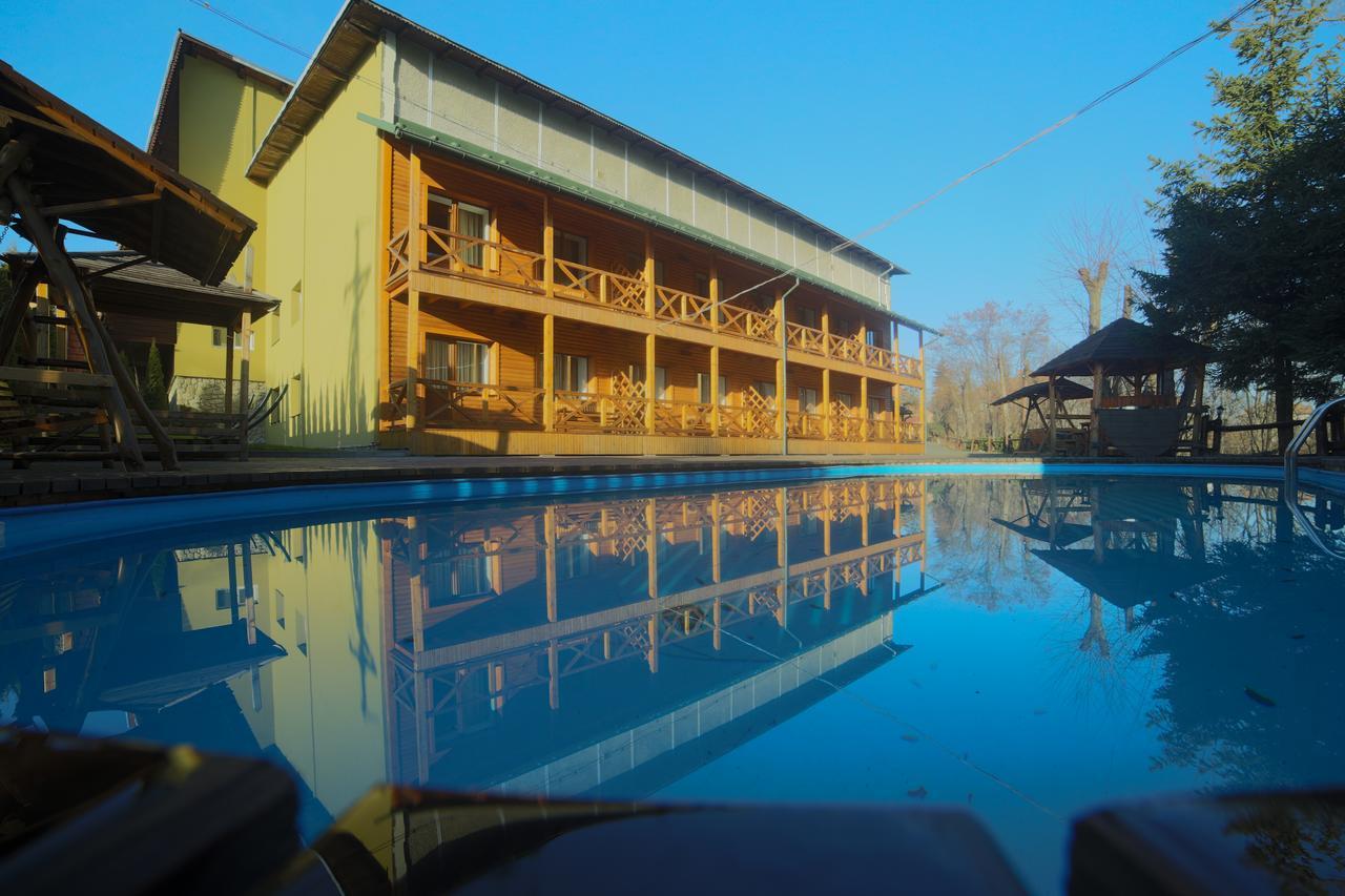 Malyvo Hotel Dilyatyn Exterior foto