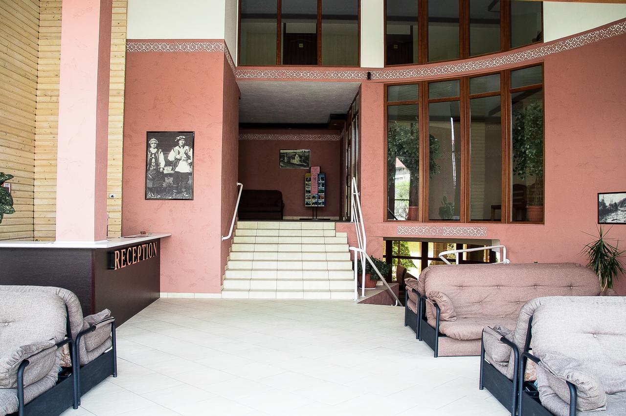Malyvo Hotel Dilyatyn Exterior foto