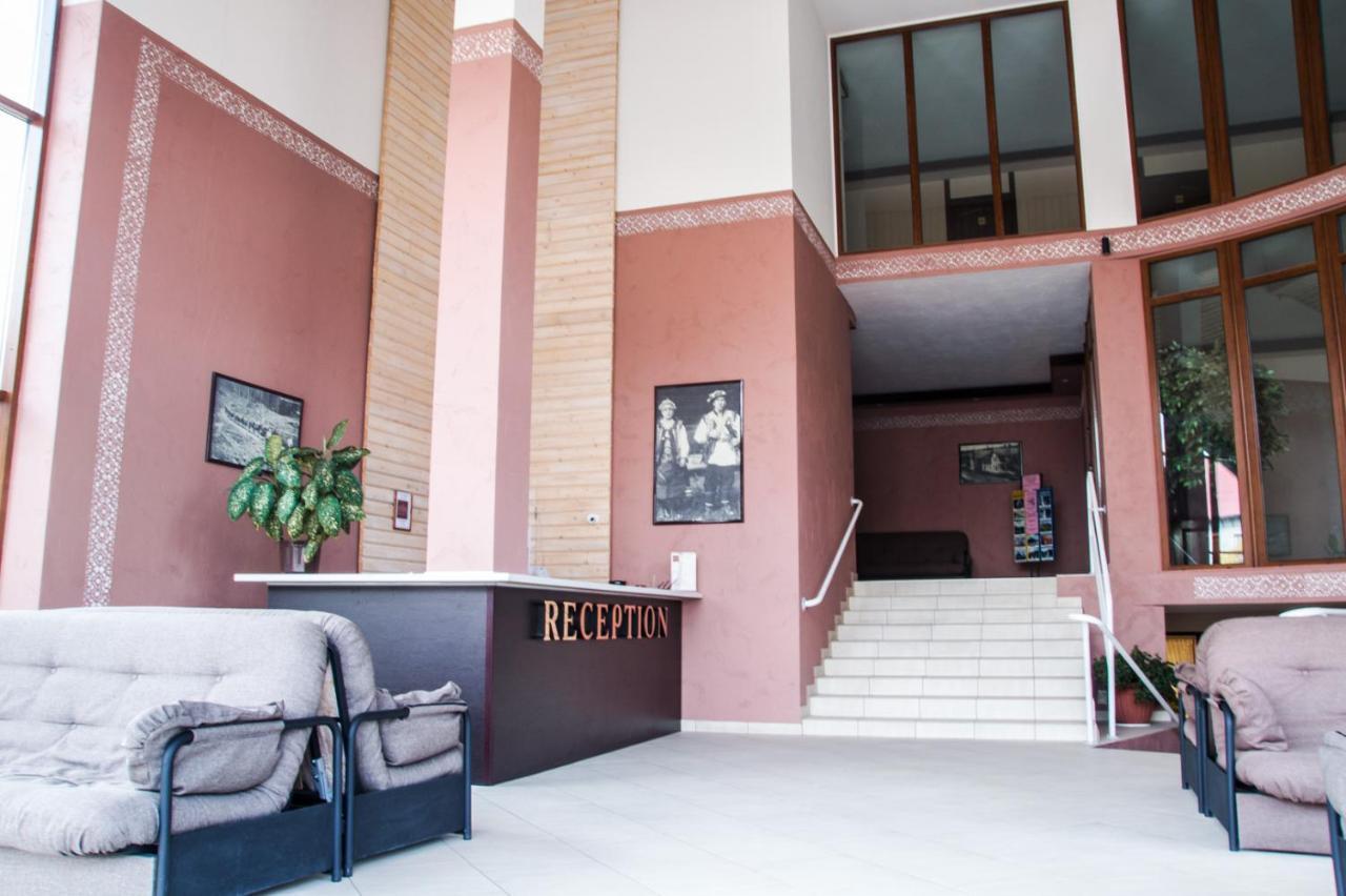 Malyvo Hotel Dilyatyn Exterior foto